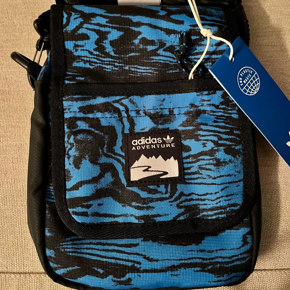 ADIDAS ADVENTURE NWT AUTHENTIC SMALL FLAG BLACK & BLUE BAG.